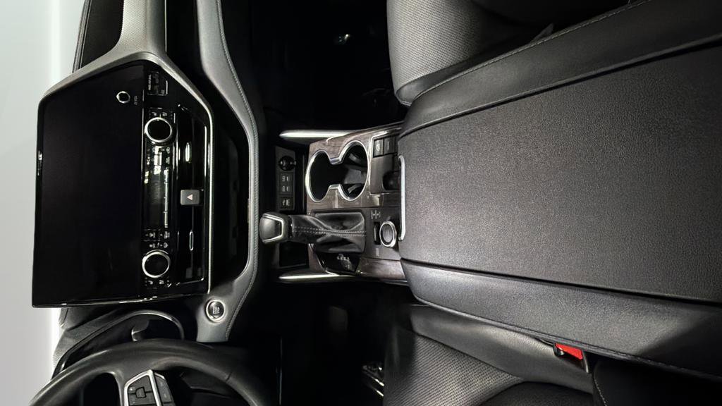 Used 2024 Toyota Highlander Platinum image 19