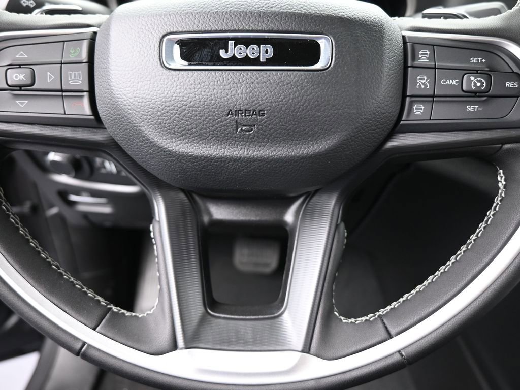 New 2025 Jeep Grand Cherokee Altitude image 25