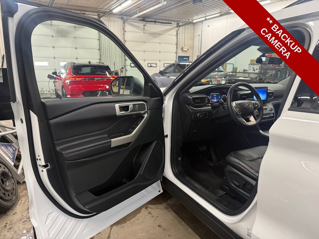 Used 2023 Ford Explorer XLT w/ Equipment Group 202A AWD/4WD image 12