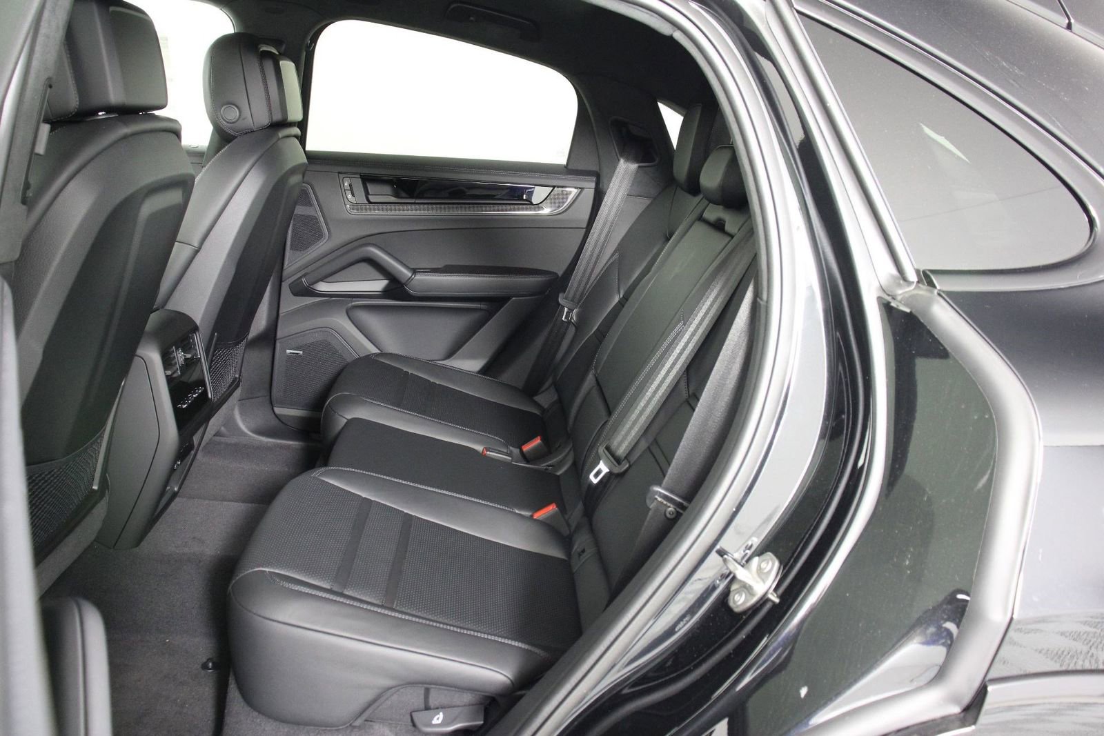 New 2026 Porsche Cayenne GTS image 18