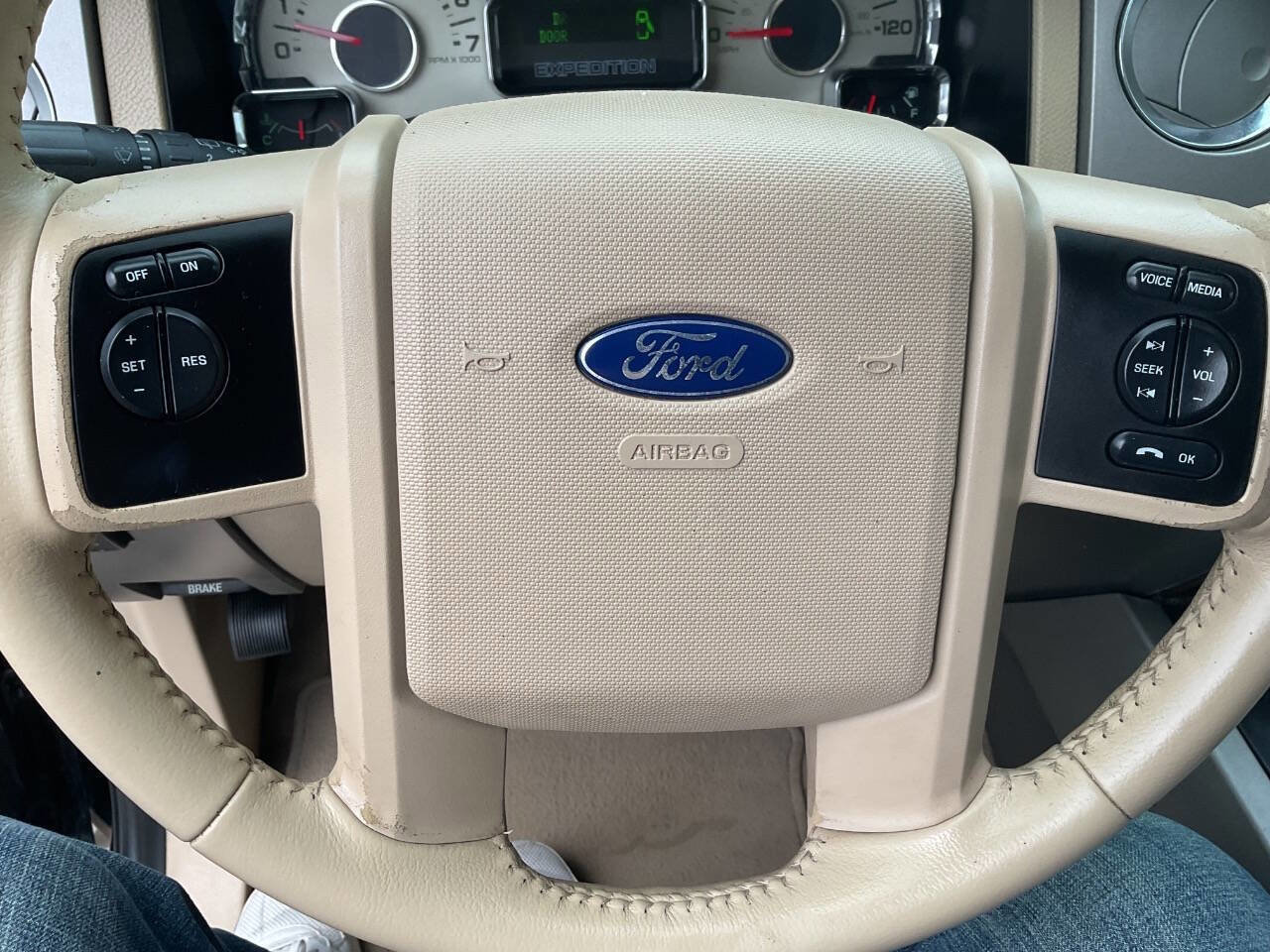 Used 2014 Ford Expedition EL XLT w/ Equipment Group 202A image 19
