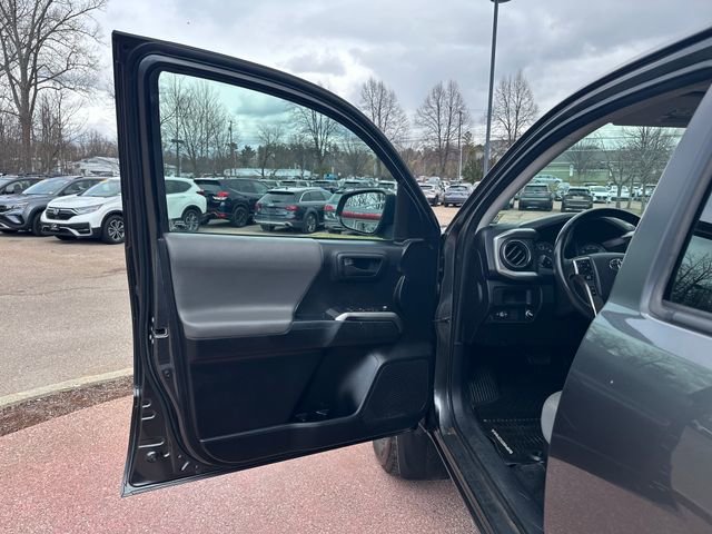 Used 2017 Toyota Tacoma SR5 w/ Tow Package image 11