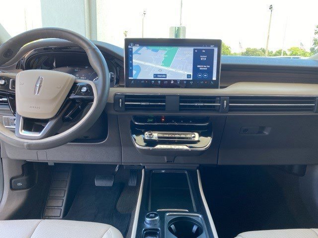Used 2023 Lincoln Corsair Reserve image 24