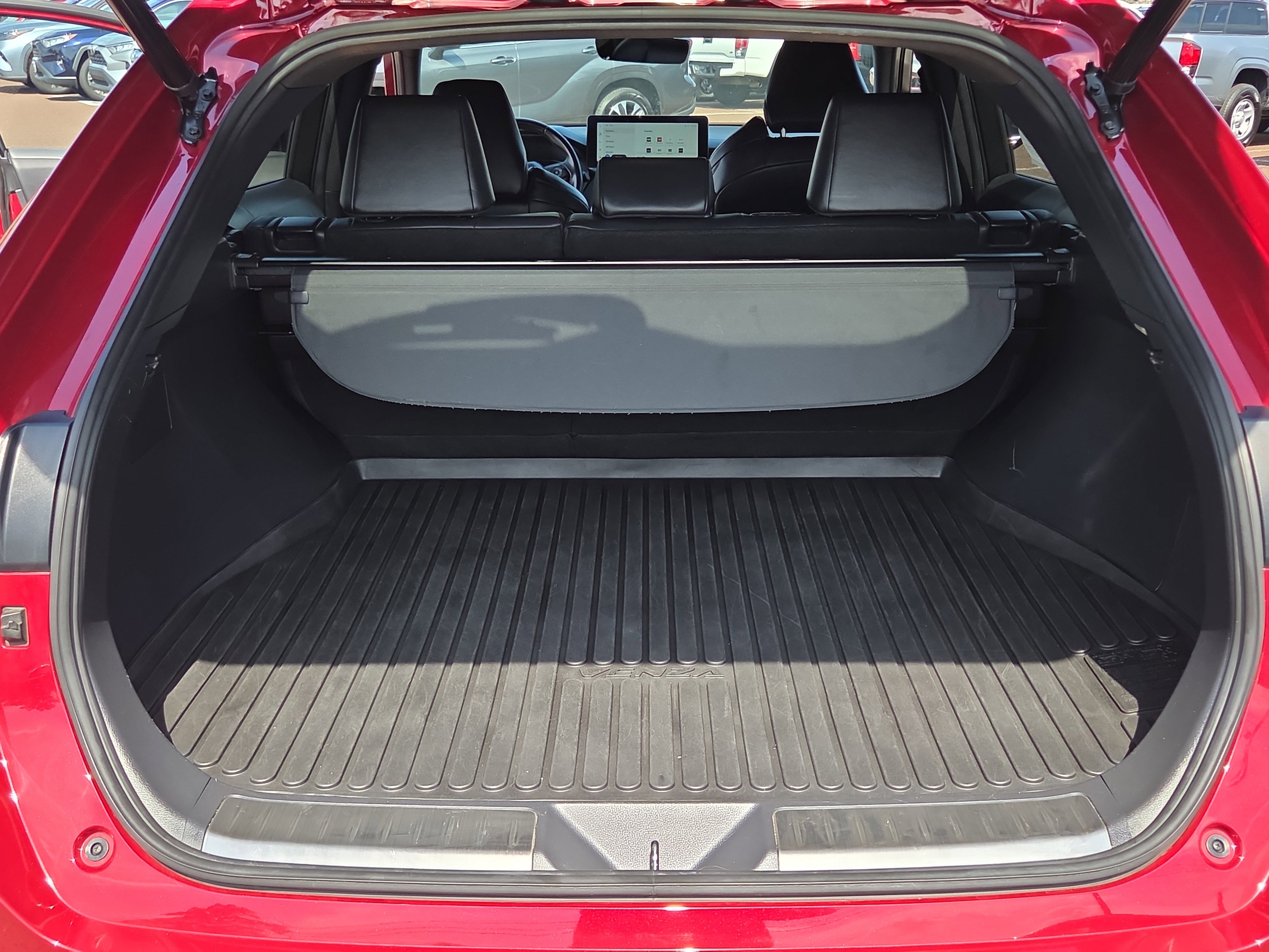 Certified 2023 Toyota Venza XLE image 28