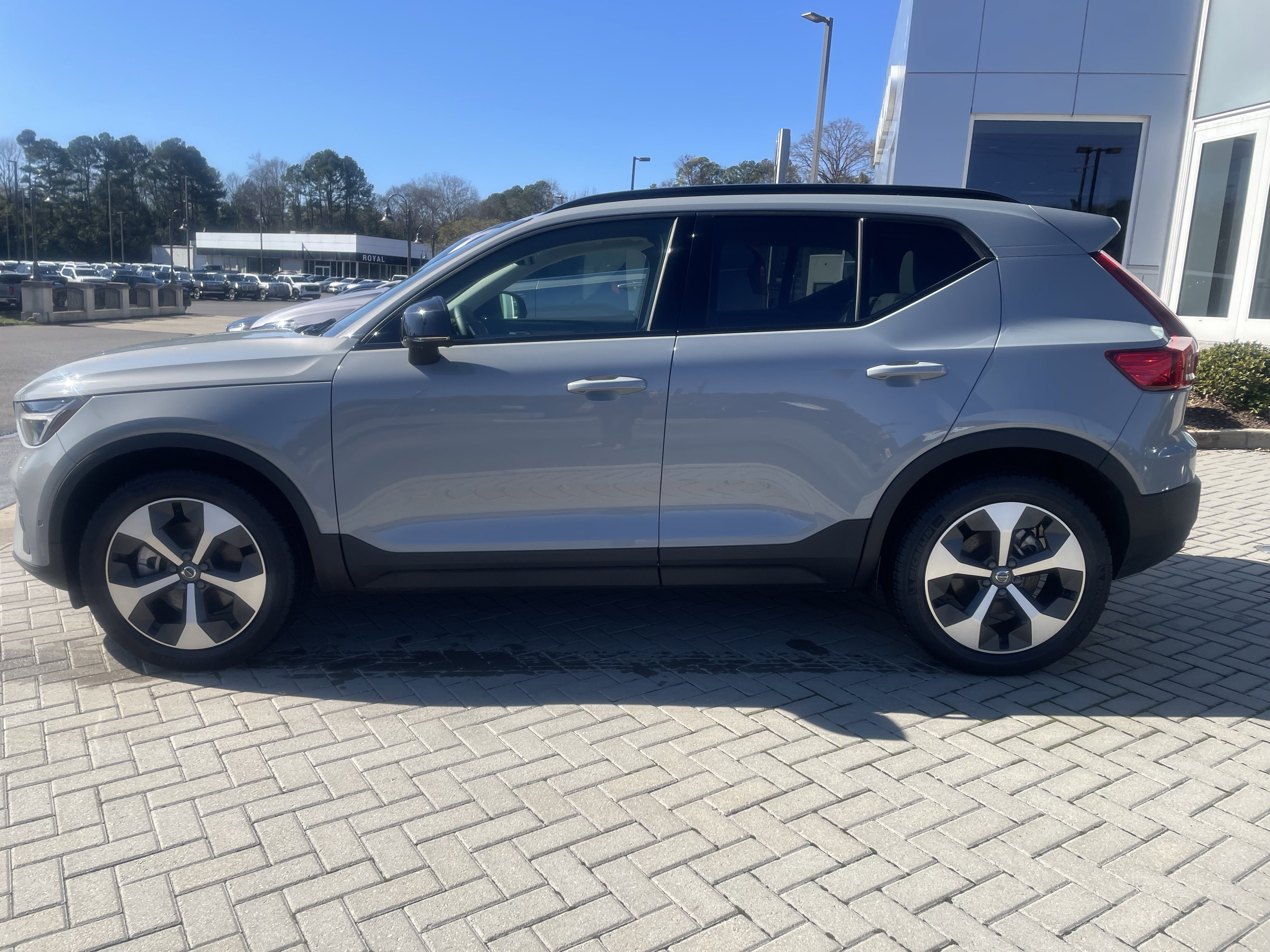 New 2025 Volvo XC40 B5 Plus w/ Protection Package Premier image 7