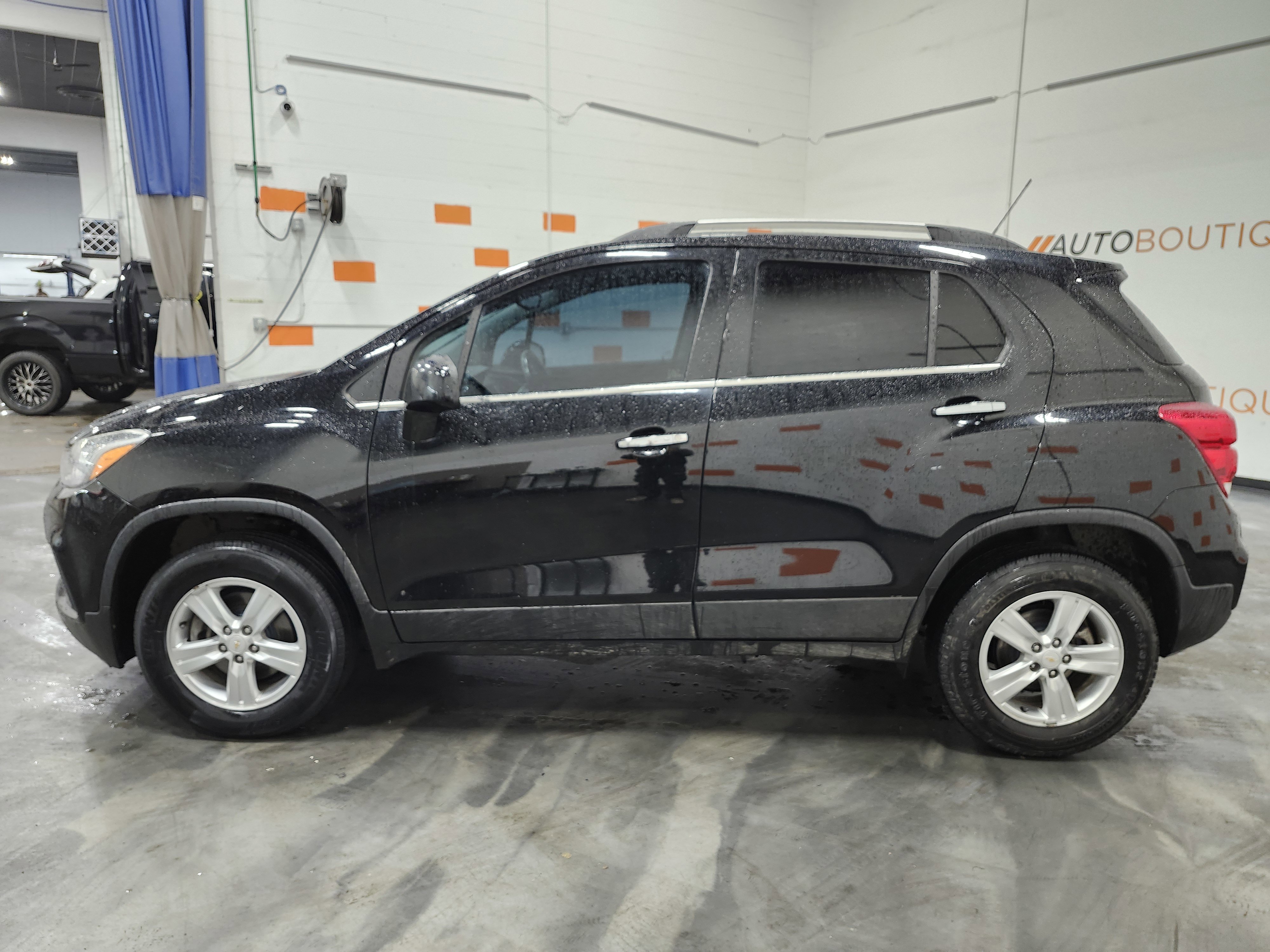 Used 2020 Chevrolet Trax LT w/ LT Convenience Package image 13