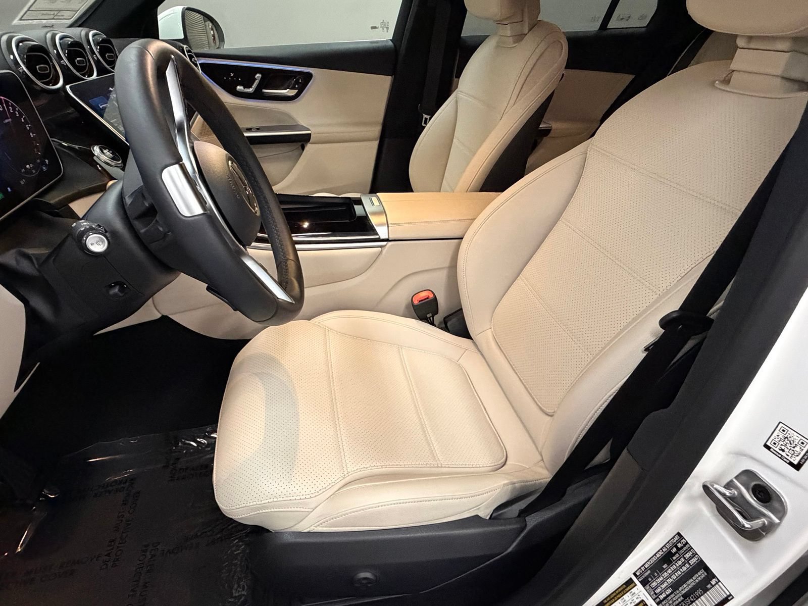 Used 2025 Mercedes-Benz GLC 350e 4MATIC image 26