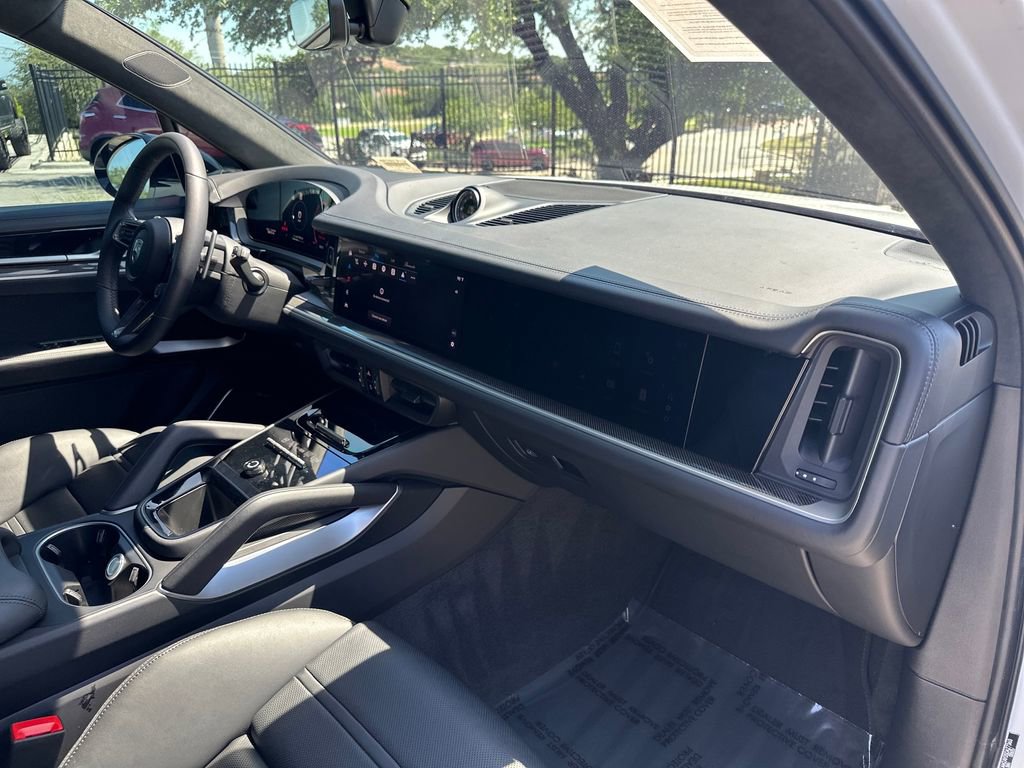 Used 2025 Porsche Cayenne Turbo AWD/4WD image 35