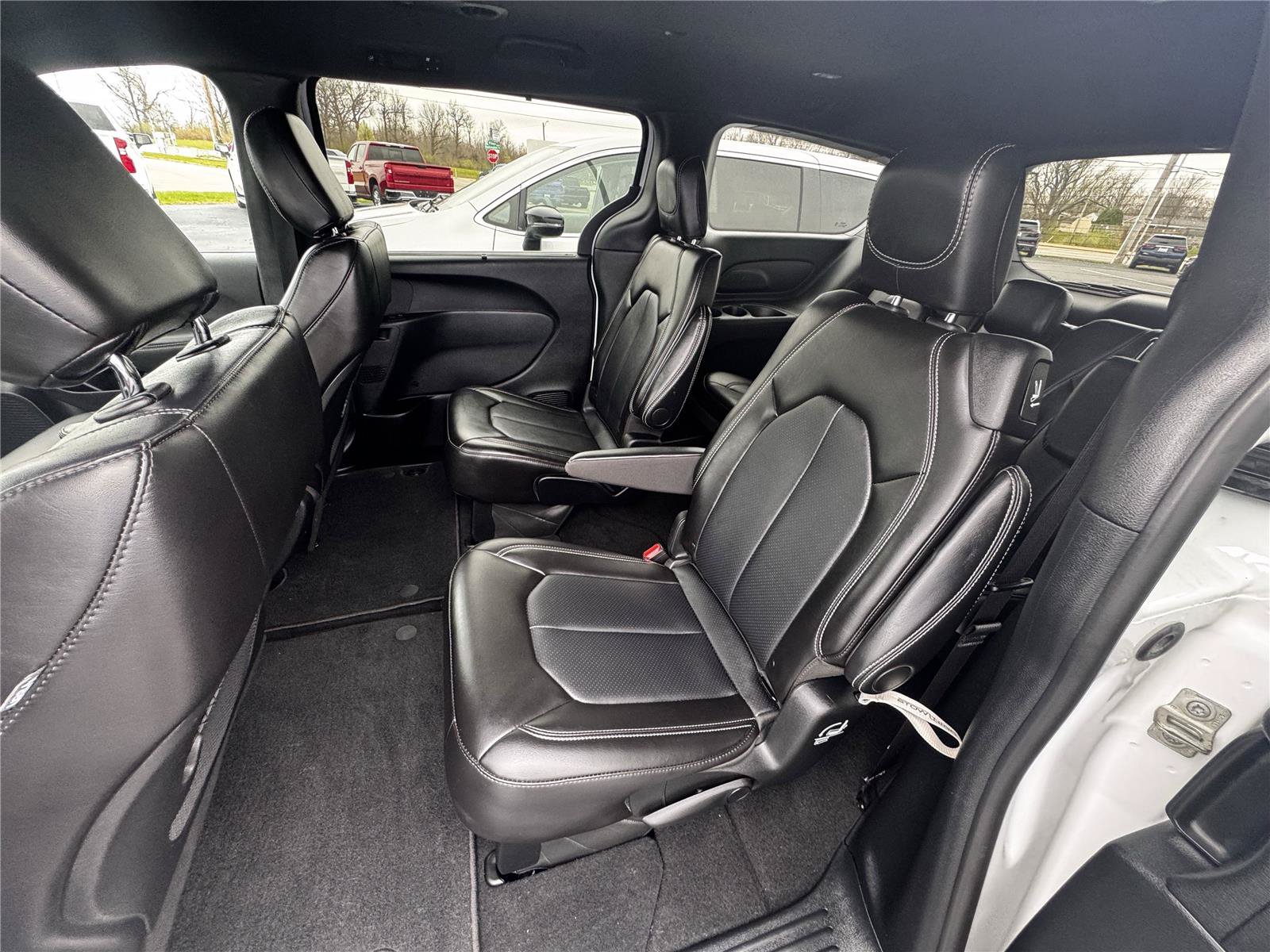 Used 2025 Chrysler Pacifica Select FWD image 7