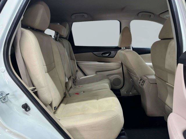 Used 2016 Nissan Rogue SV FWD image 65