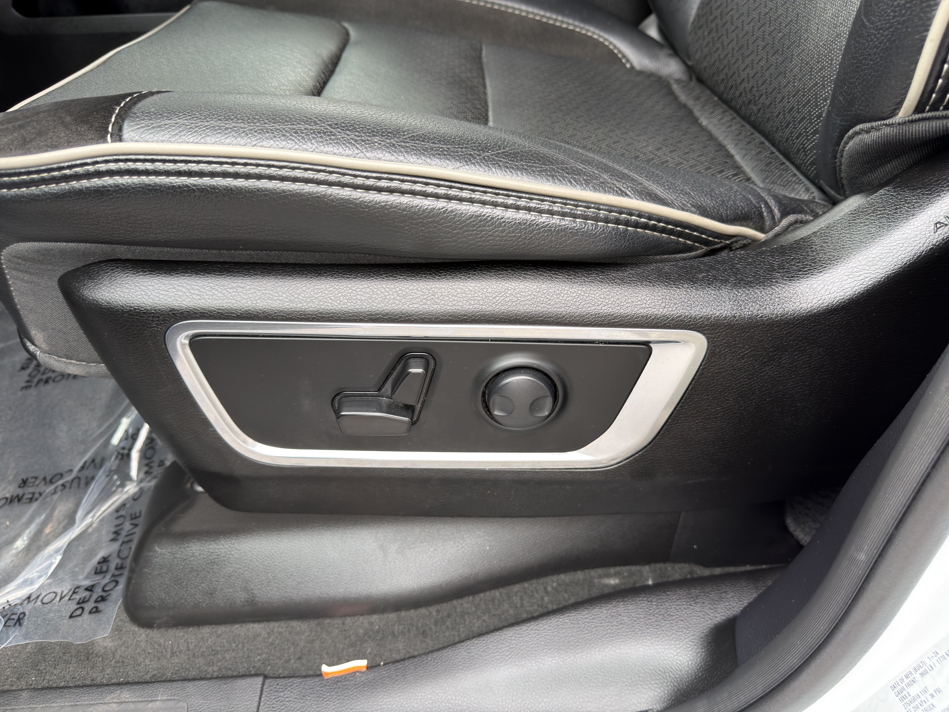 Used 2024 RAM 1500 Laramie AWD/4WD image 27