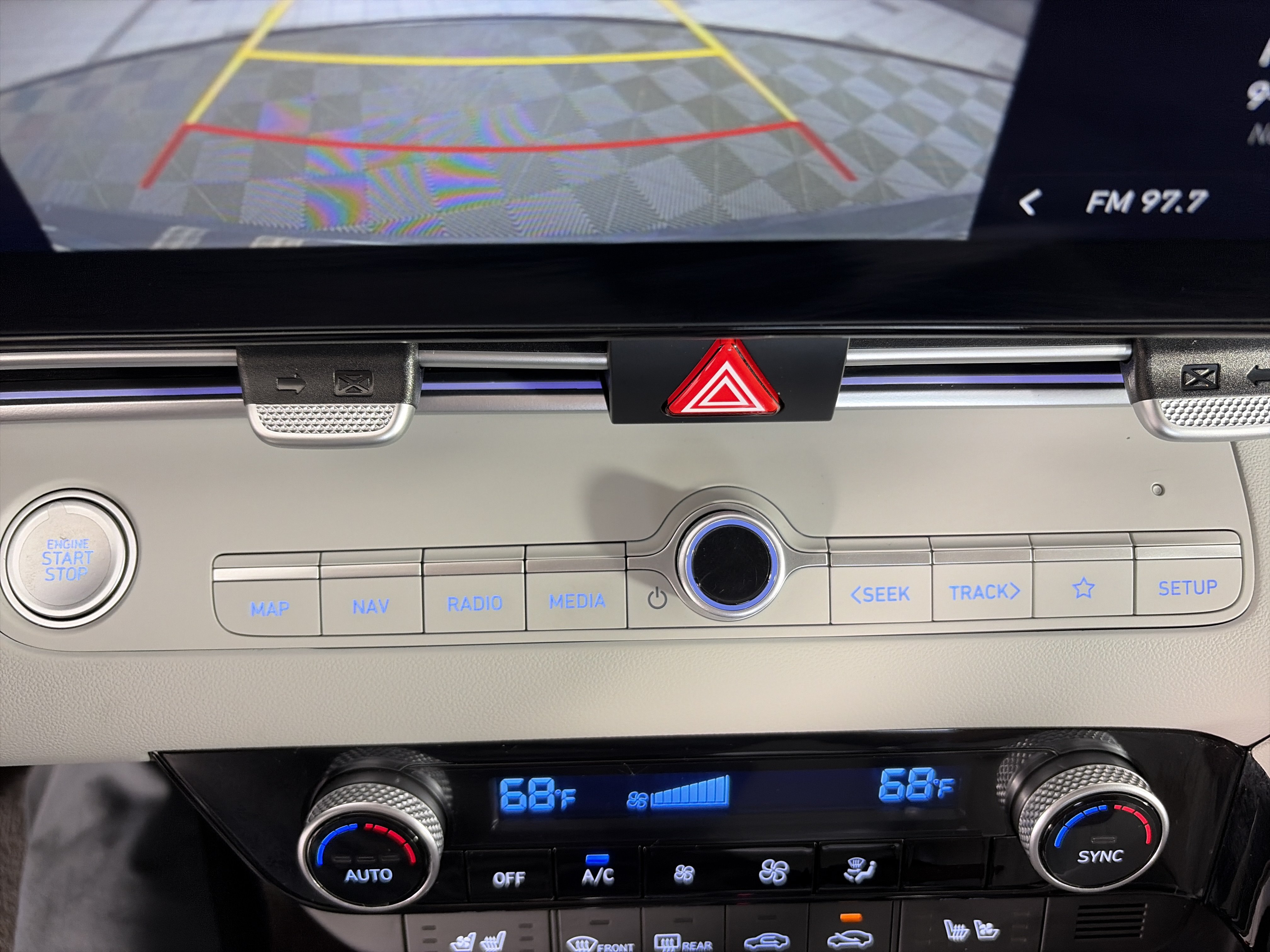 New 2025 Hyundai Elantra Limited FWD image 26