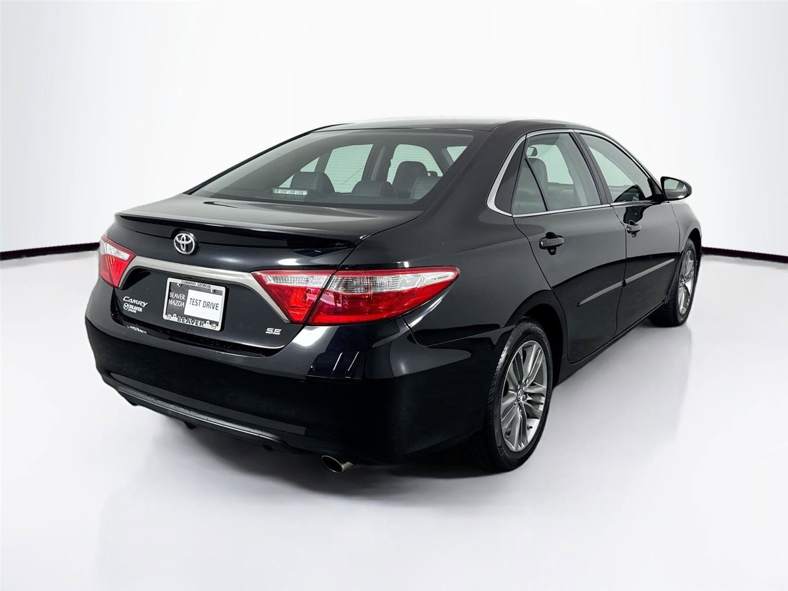 Used 2017 Toyota Camry SE FWD image 2