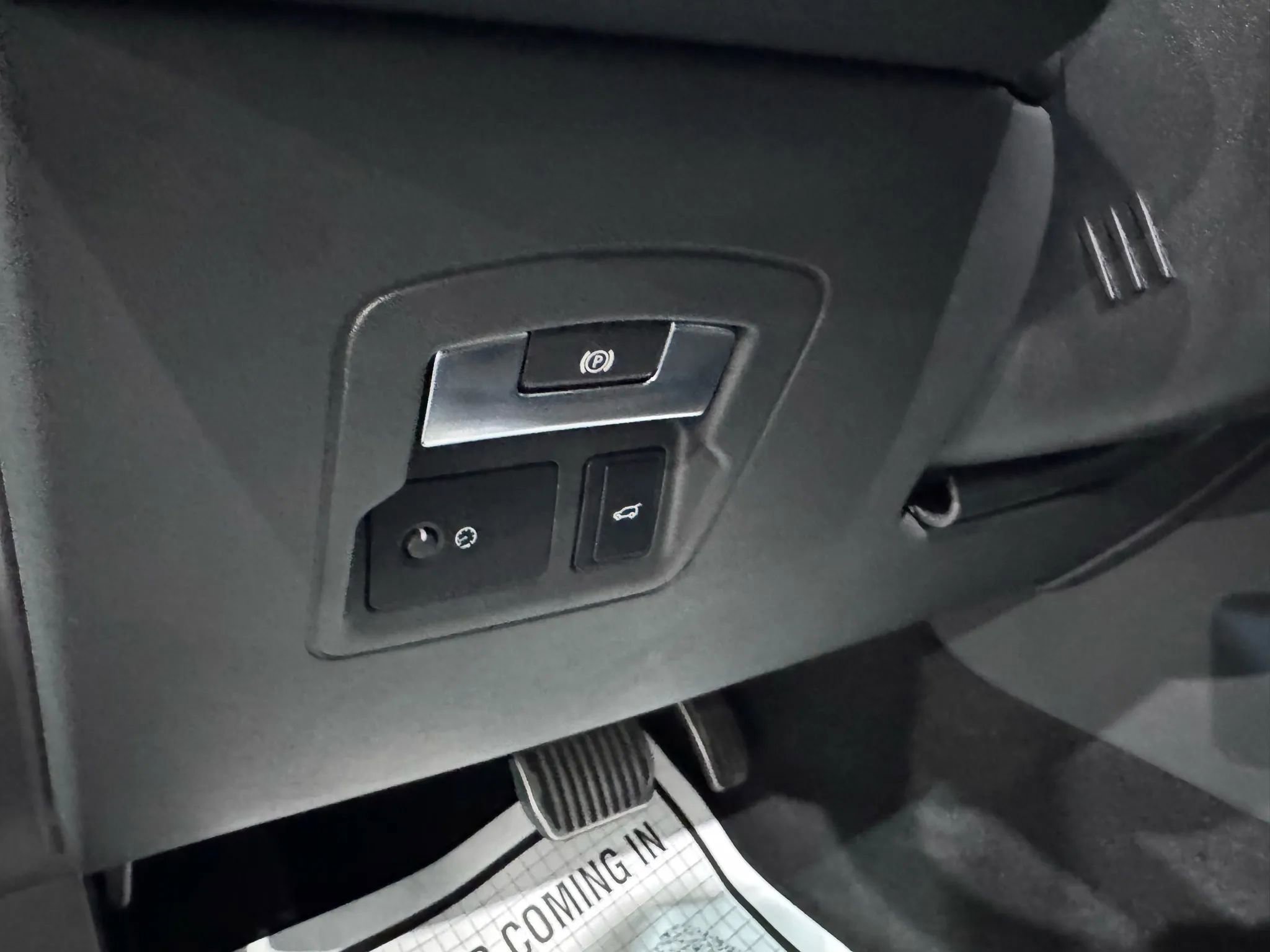 Used 2019 Land Rover Range Rover Velar R-Dynamic SE image 24