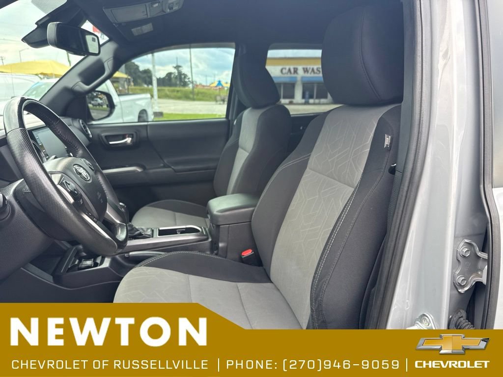 Used 2021 Toyota Tacoma TRD Sport AWD/4WD image 6