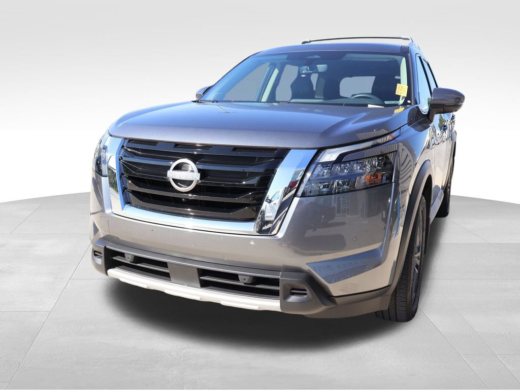 Used 2025 Nissan Pathfinder SL w/ SL Premium Package AWD/4WD image 2