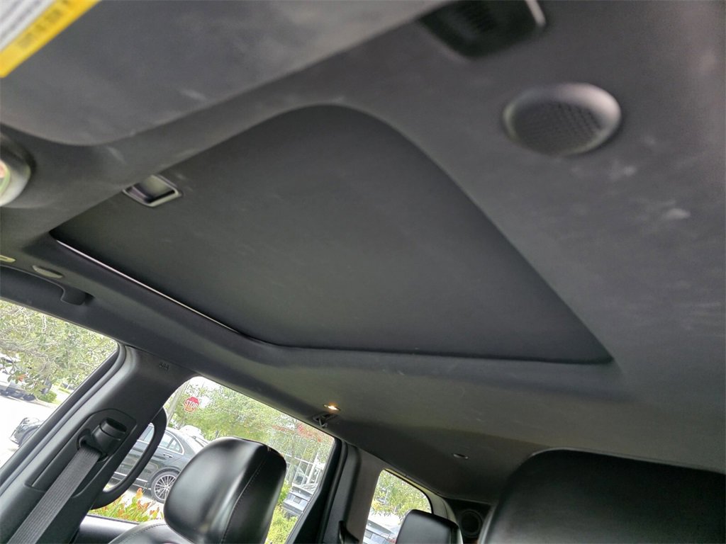 Used 2019 Jeep Grand Cherokee Altitude image 12