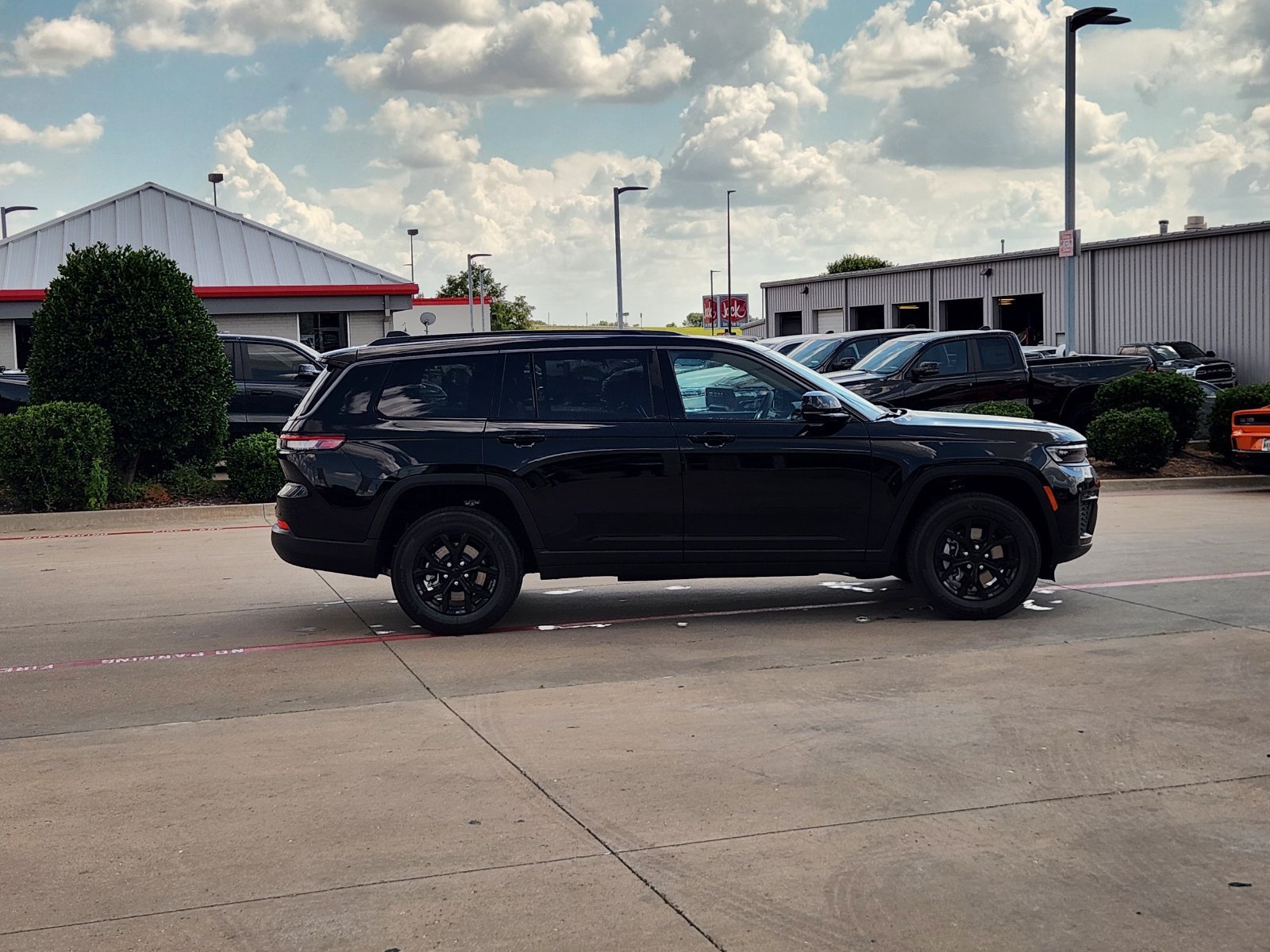 New 2026 Jeep Grand Cherokee L 2WD image 7