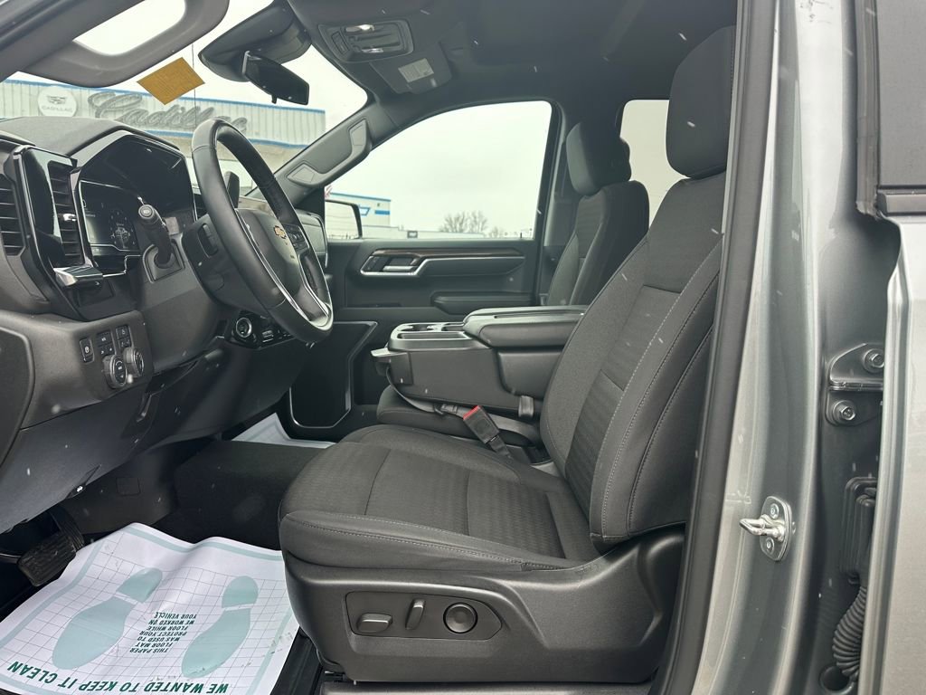 Used 2025 Chevrolet Silverado 1500 LT image 10