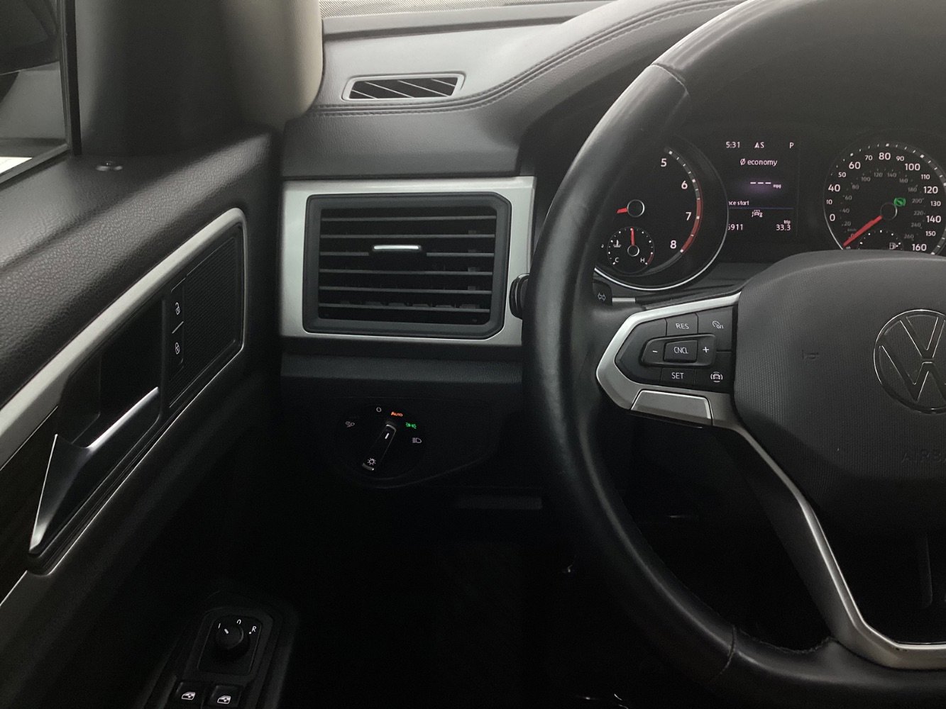 Used 2021 Volkswagen Atlas SE image 33