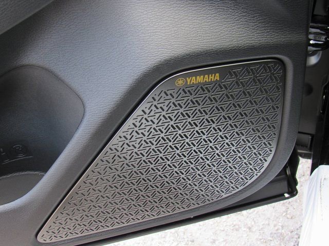 New 2025 Mitsubishi Outlander SE image 13