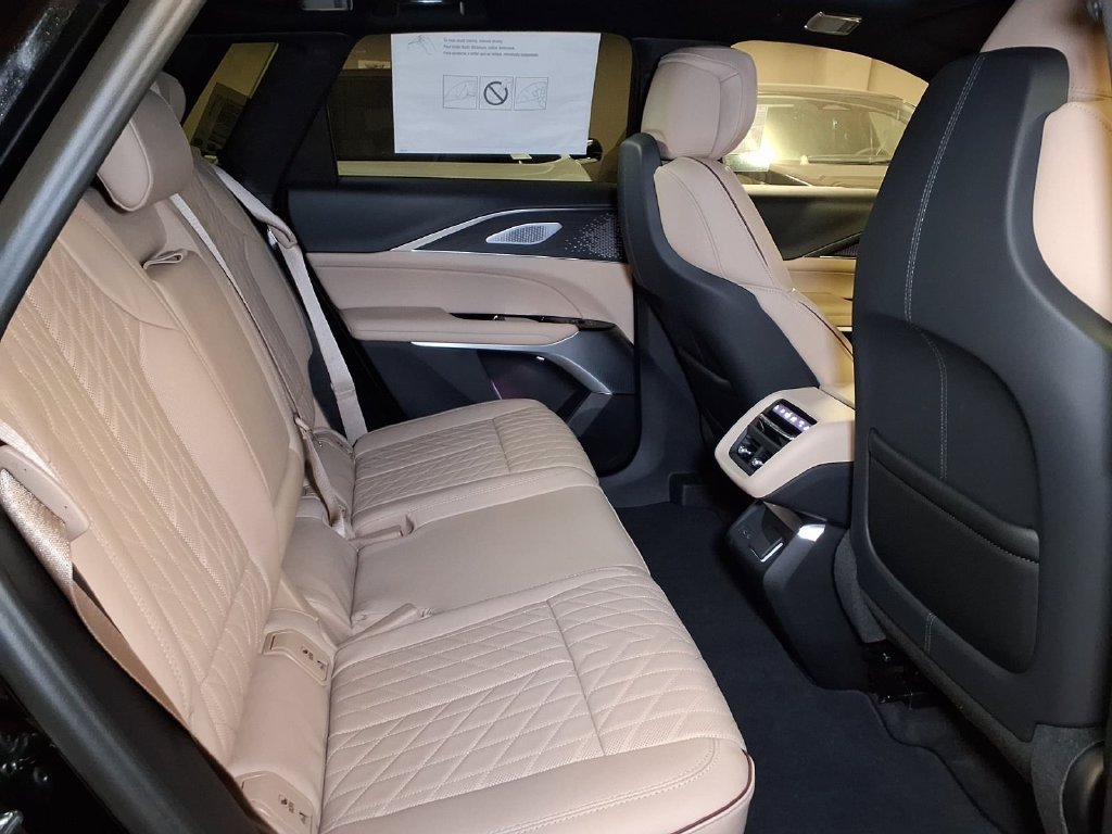 New 2026 Cadillac Lyriq Signature Luxury w/ Nappa Leather Package RWD image 7