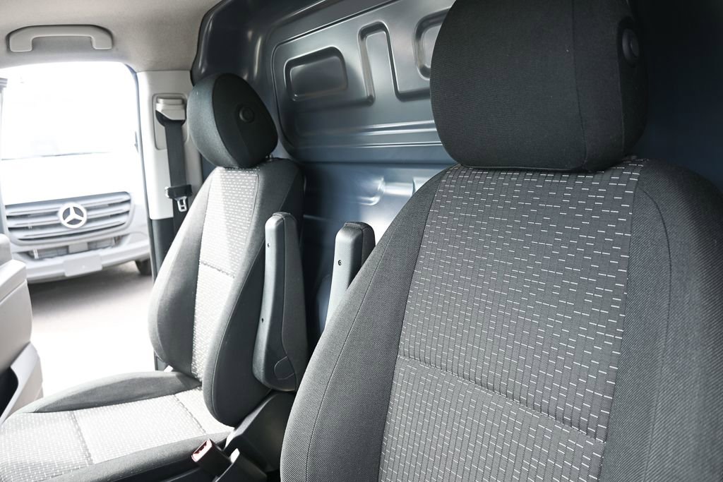 Used 2023 Mercedes-Benz Metris image 5