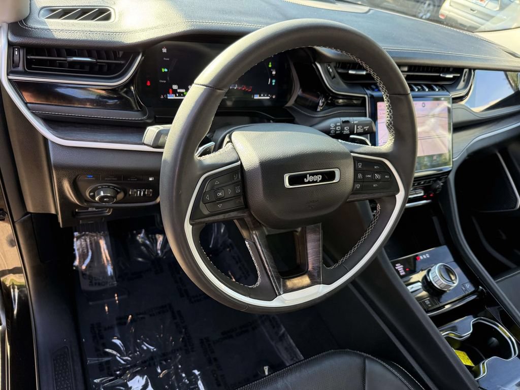 Used 2023 Jeep Grand Cherokee 4WD 4xe w/ Luxury Tech Group II image 2