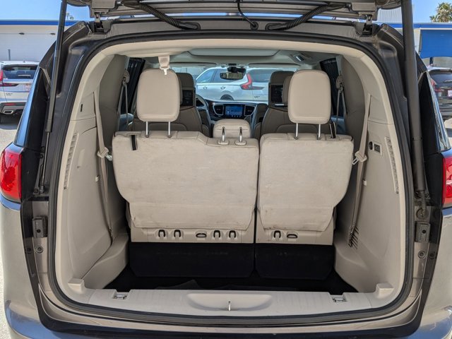 Used 2017 Chrysler Pacifica Limited FWD image 6