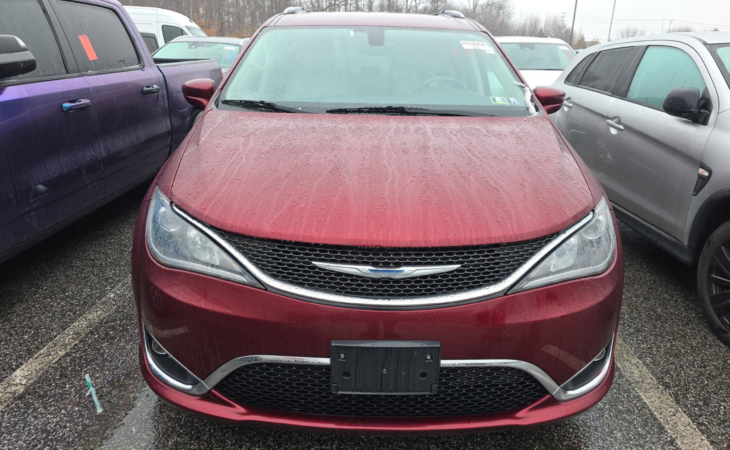 Used 2018 Chrysler Pacifica Touring-L w/ Premium Audio Group FWD image 3
