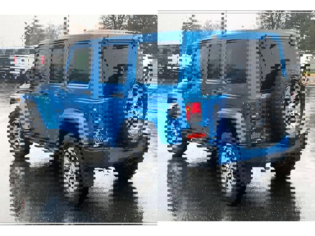 Used 2016 Jeep Wrangler Unlimited Sahara w/ Connectivity Group image 12