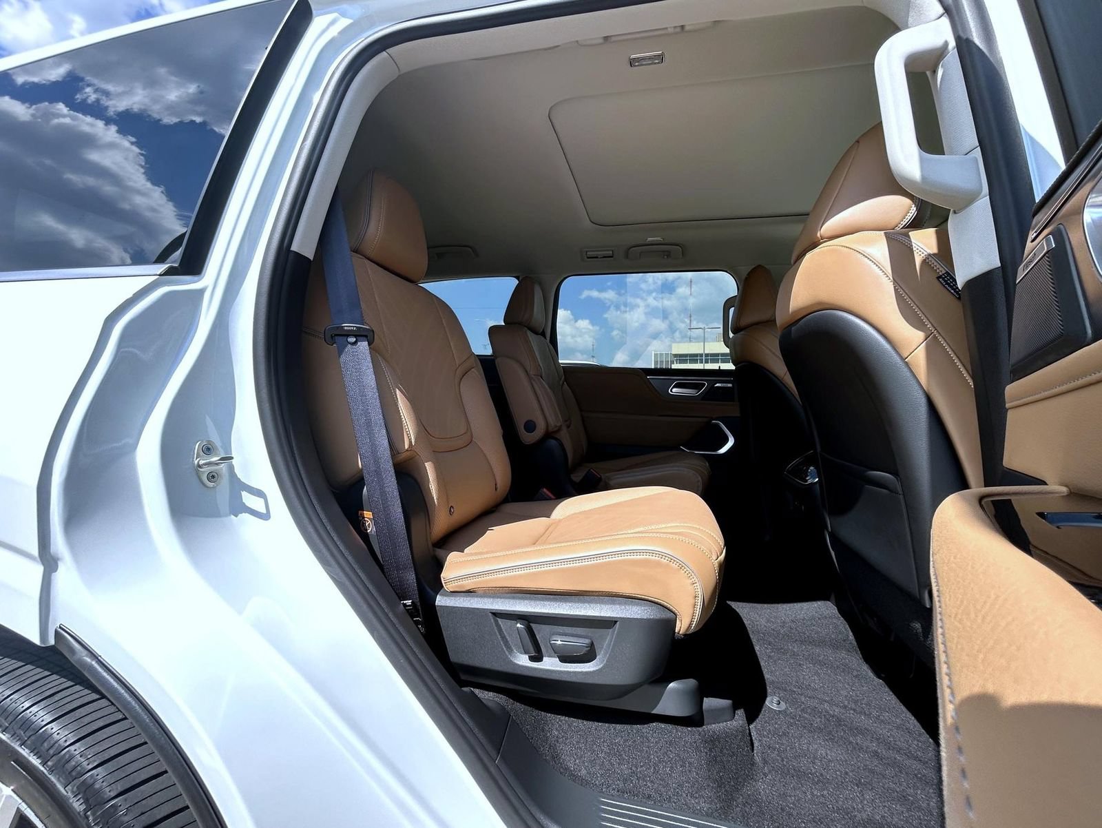New 2027 INFINITI QX80 Luxe w/ Cargo Package AWD/4WD image 18