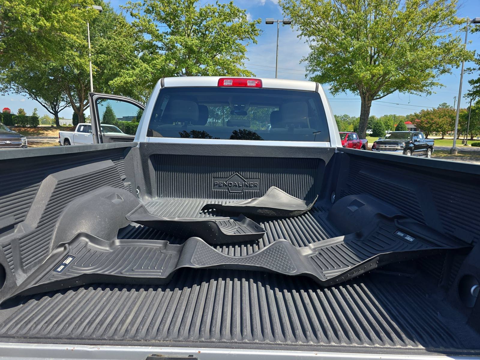 Used 2017 RAM 1500 Express RWD image 12