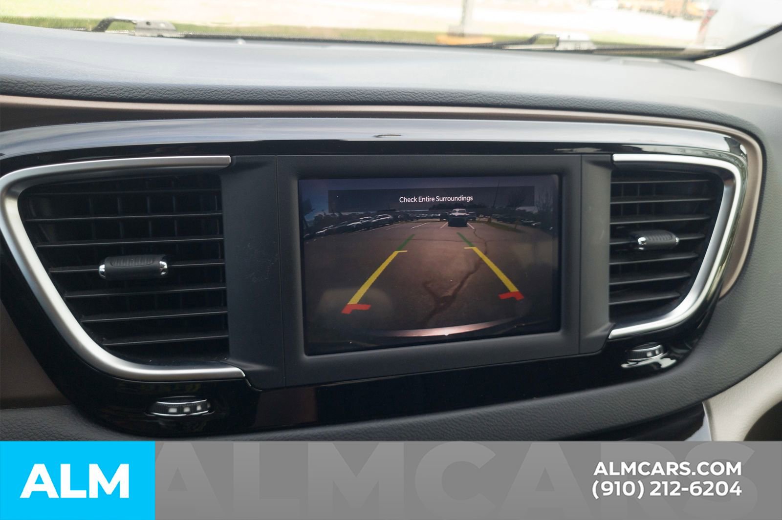 Used 2022 Chrysler Voyager LX image 21