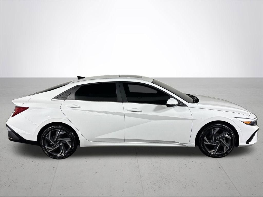 Used 2024 Hyundai Elantra Limited image 5