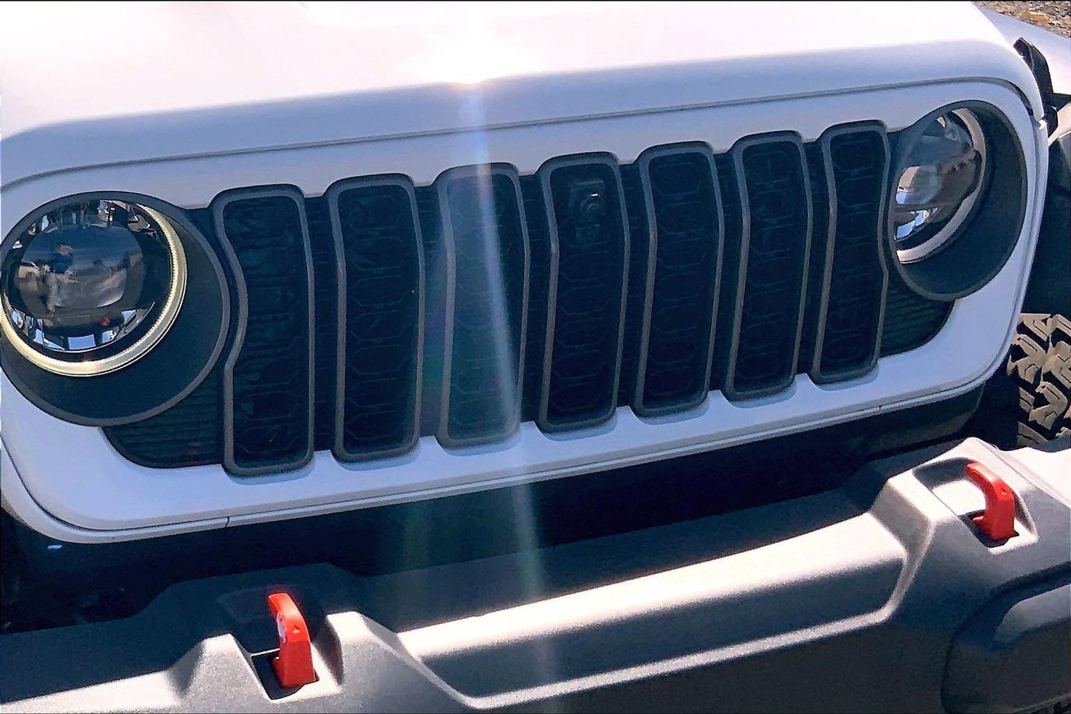 Certified 2025 Jeep Gladiator Mojave w/ Convenience Group AWD/4WD image 29
