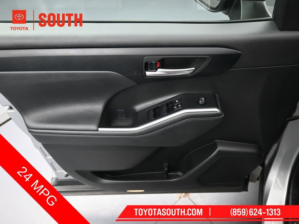Used 2023 Toyota Highlander XSE image 25