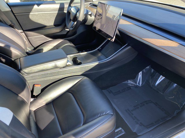 Used 2020 Tesla Model 3 Standard Range Plus image 8