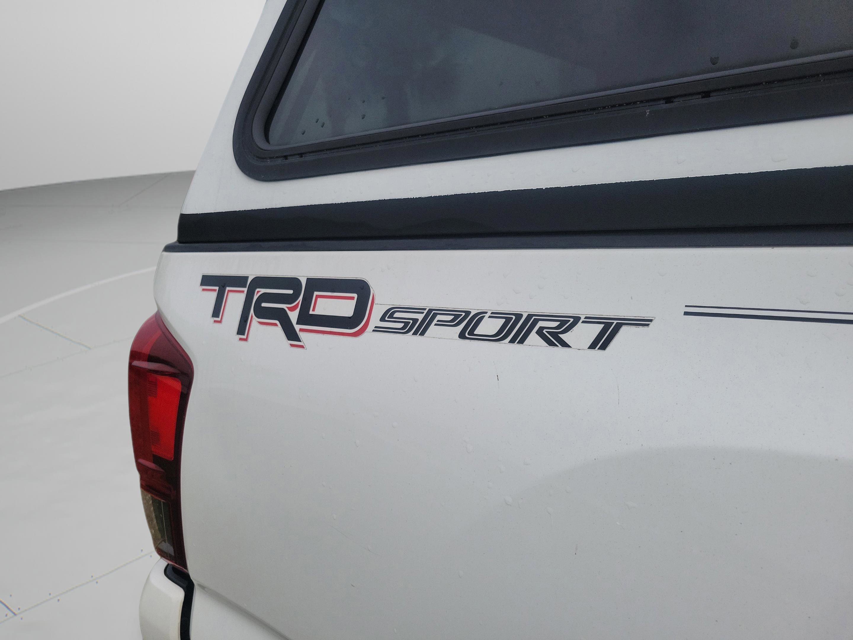 Used 2018 Toyota Tacoma TRD Sport RWD image 19