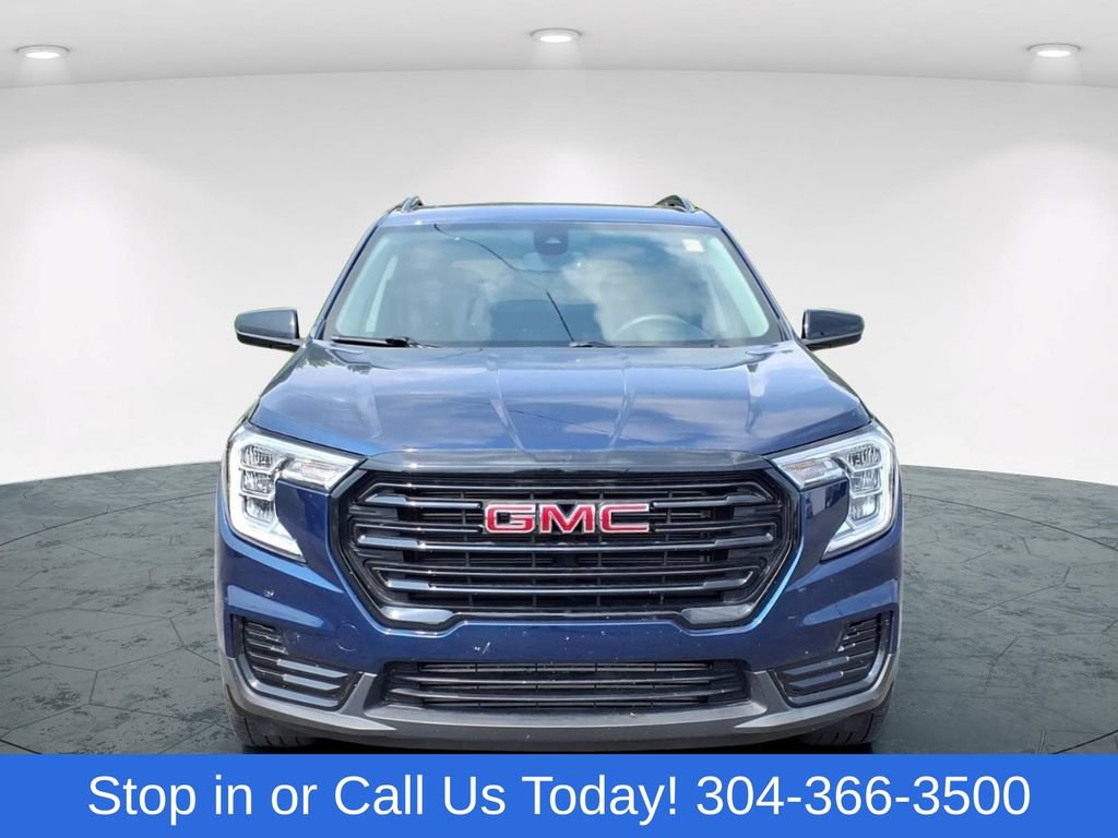 Used 2023 GMC Terrain SLE w/ Driver Convenience Package FWD image 2