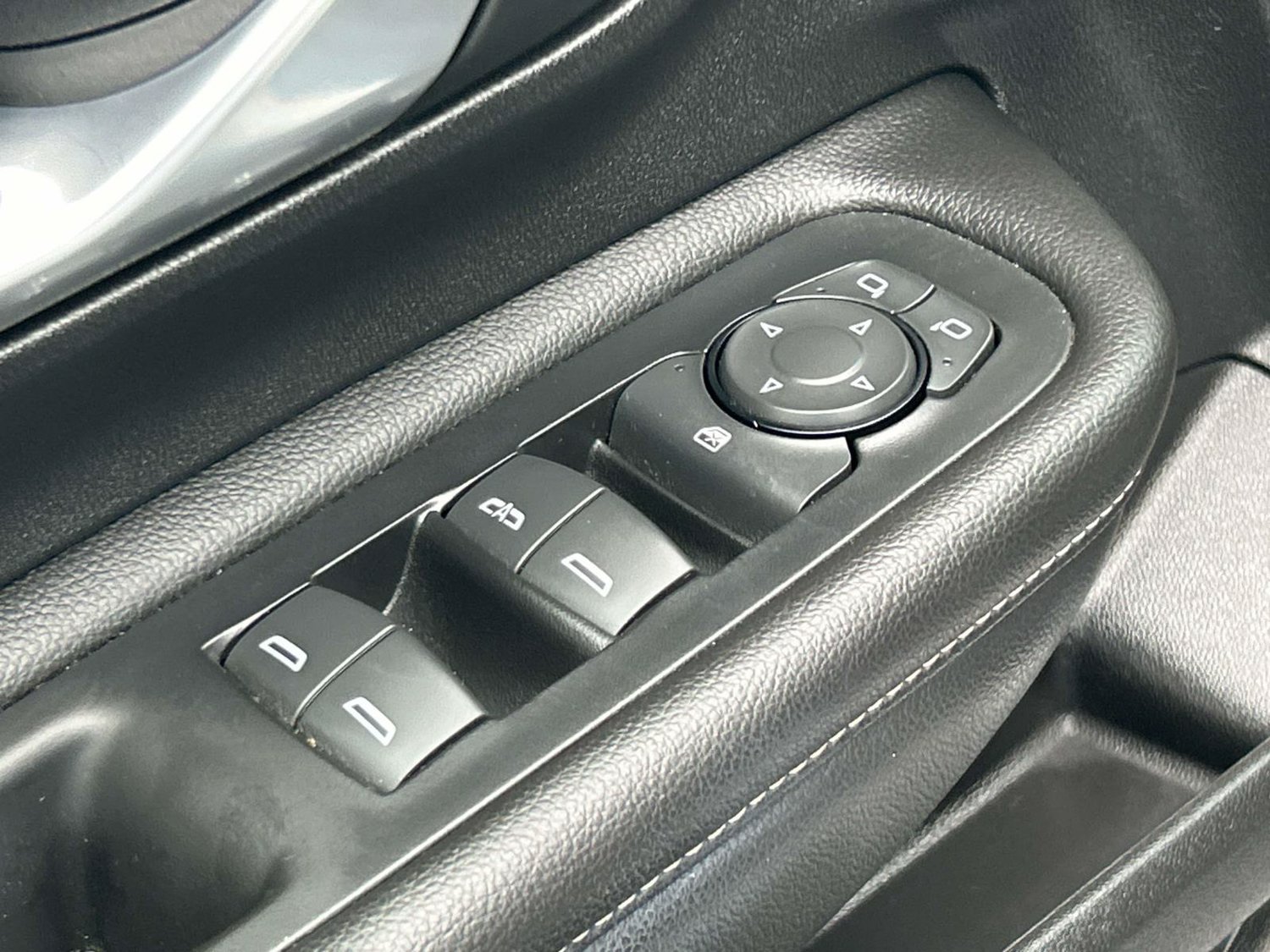 Used 2022 GMC Terrain SLE w/ Driver Convenience Package AWD/4WD image 28
