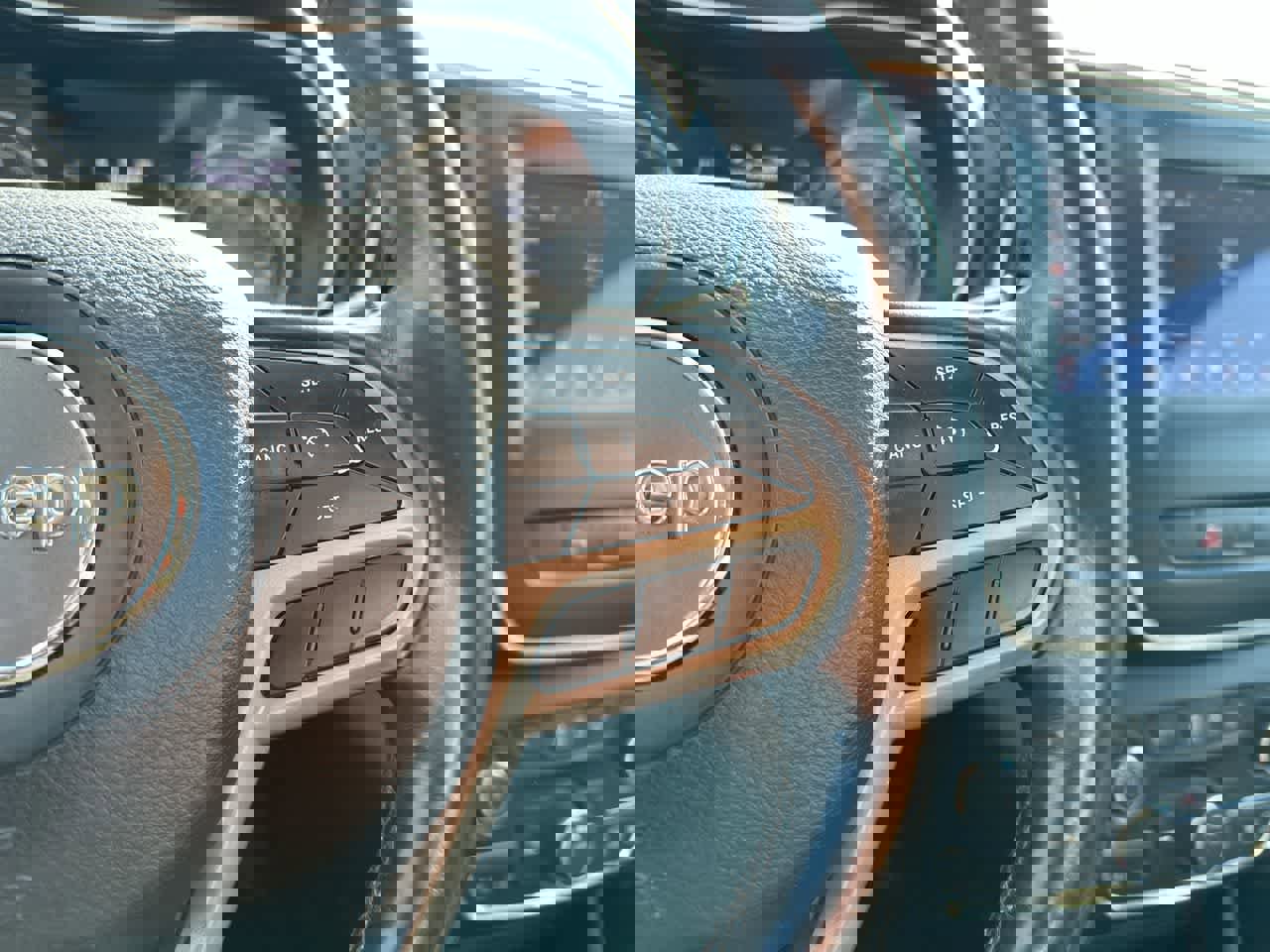 Used 2019 Jeep Cherokee Latitude Plus w/ Cold Weather Group image 28