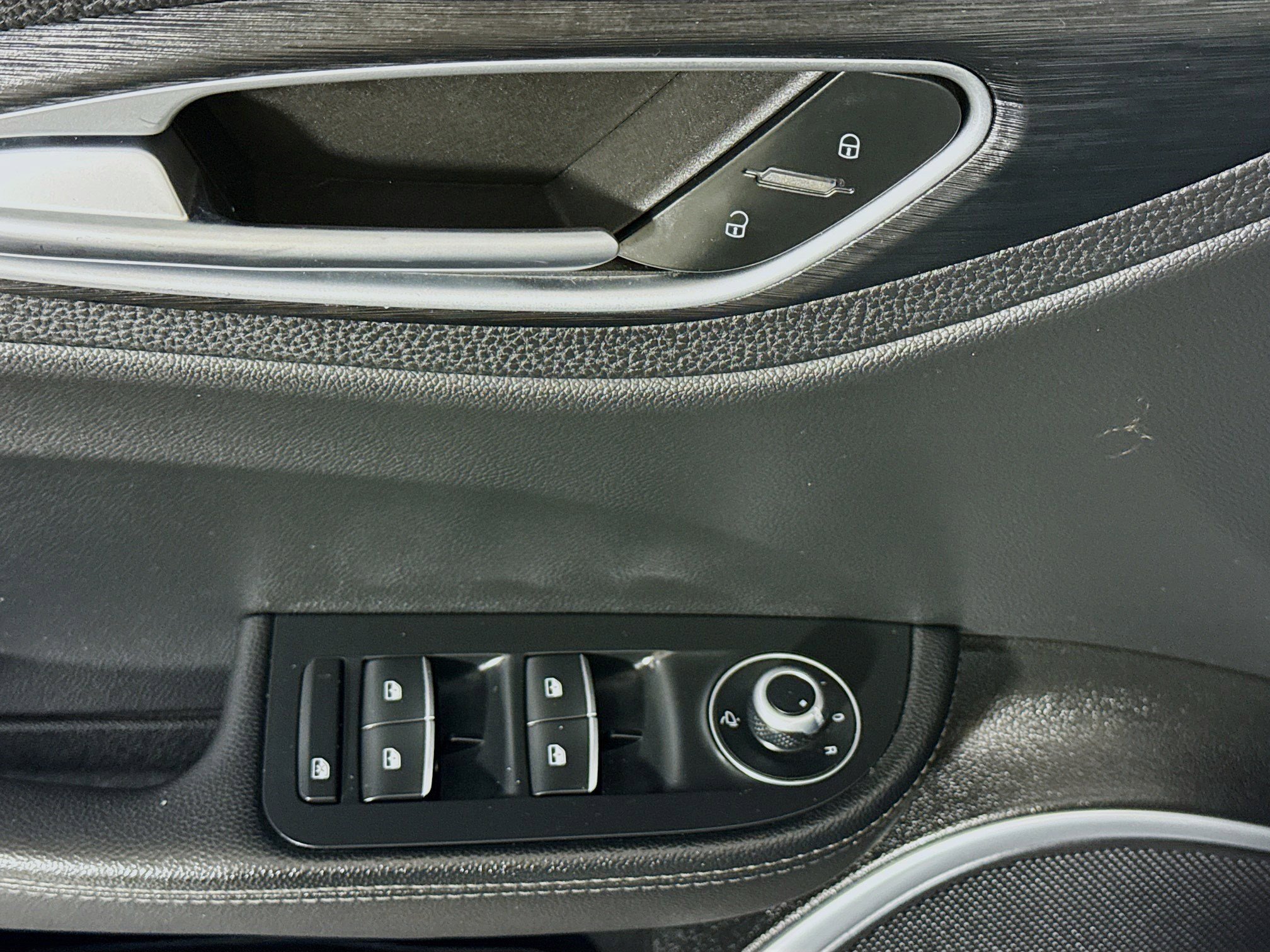 Used 2019 Alfa Romeo Giulia Base image 24