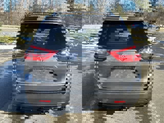 Used 2020 Toyota Sienna XLE image 4