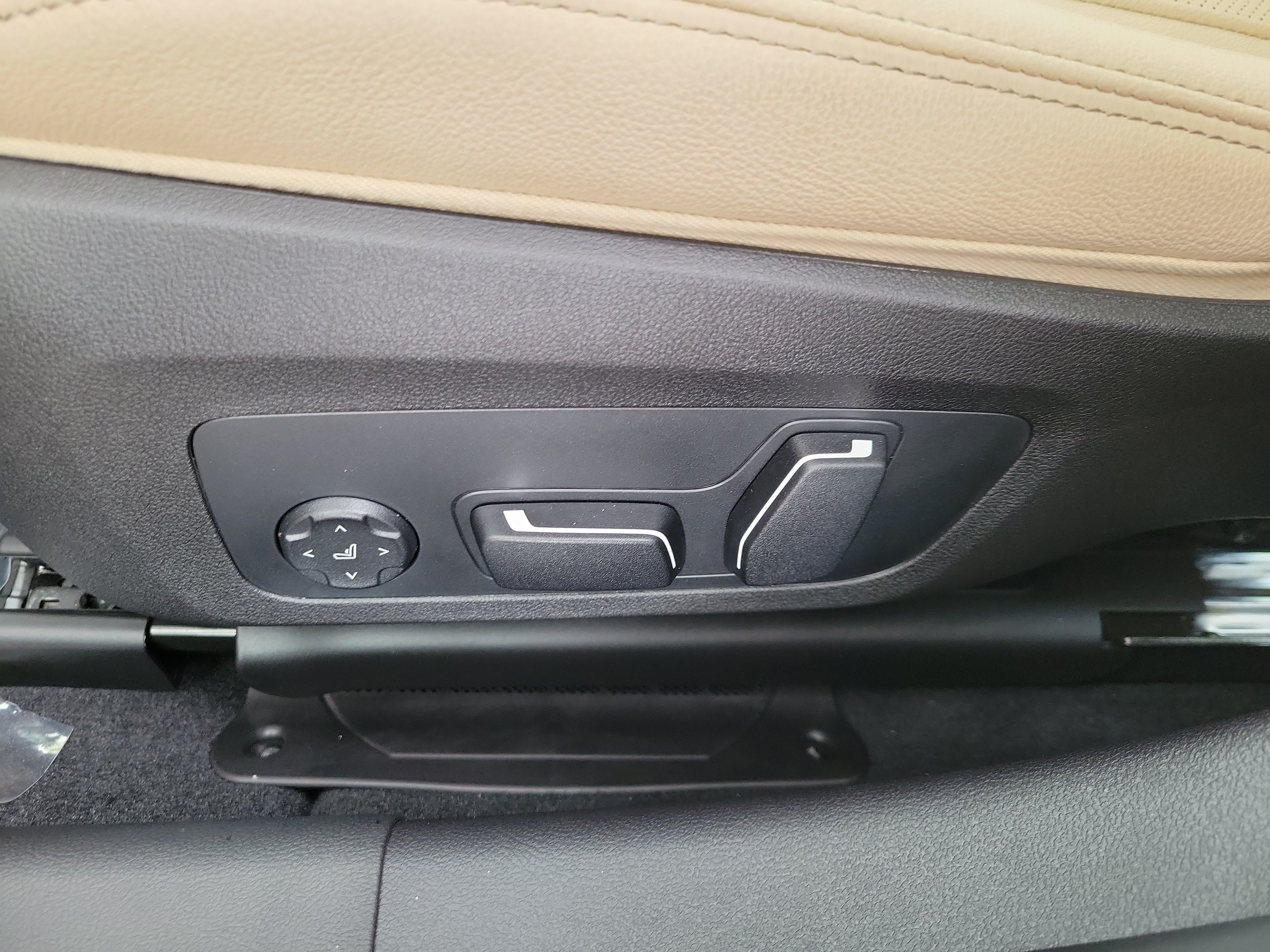 New 2026 BMW 330i Sedan w/ M Sport Package RWD image 13
