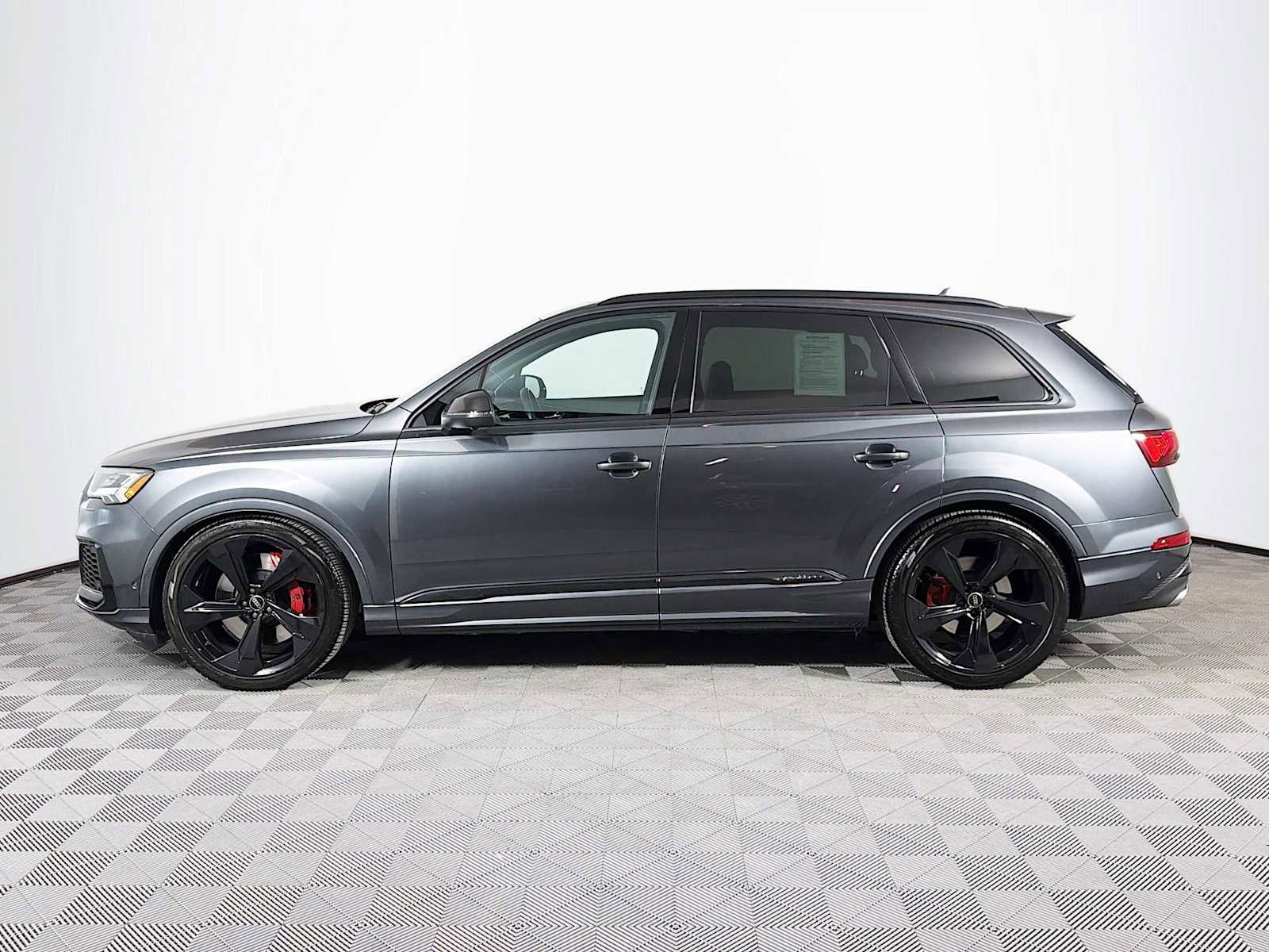Used 2023 Audi SQ7 Premium Plus w/ Towing Package image 4