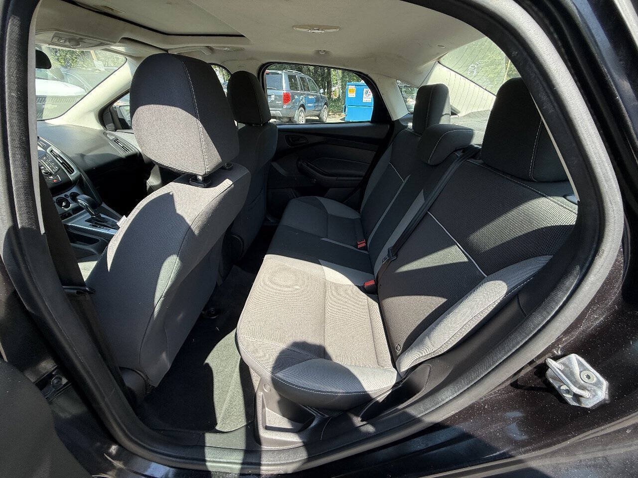 Used 2012 Ford Focus SE w/ Interior Protection Pkg FWD image 16