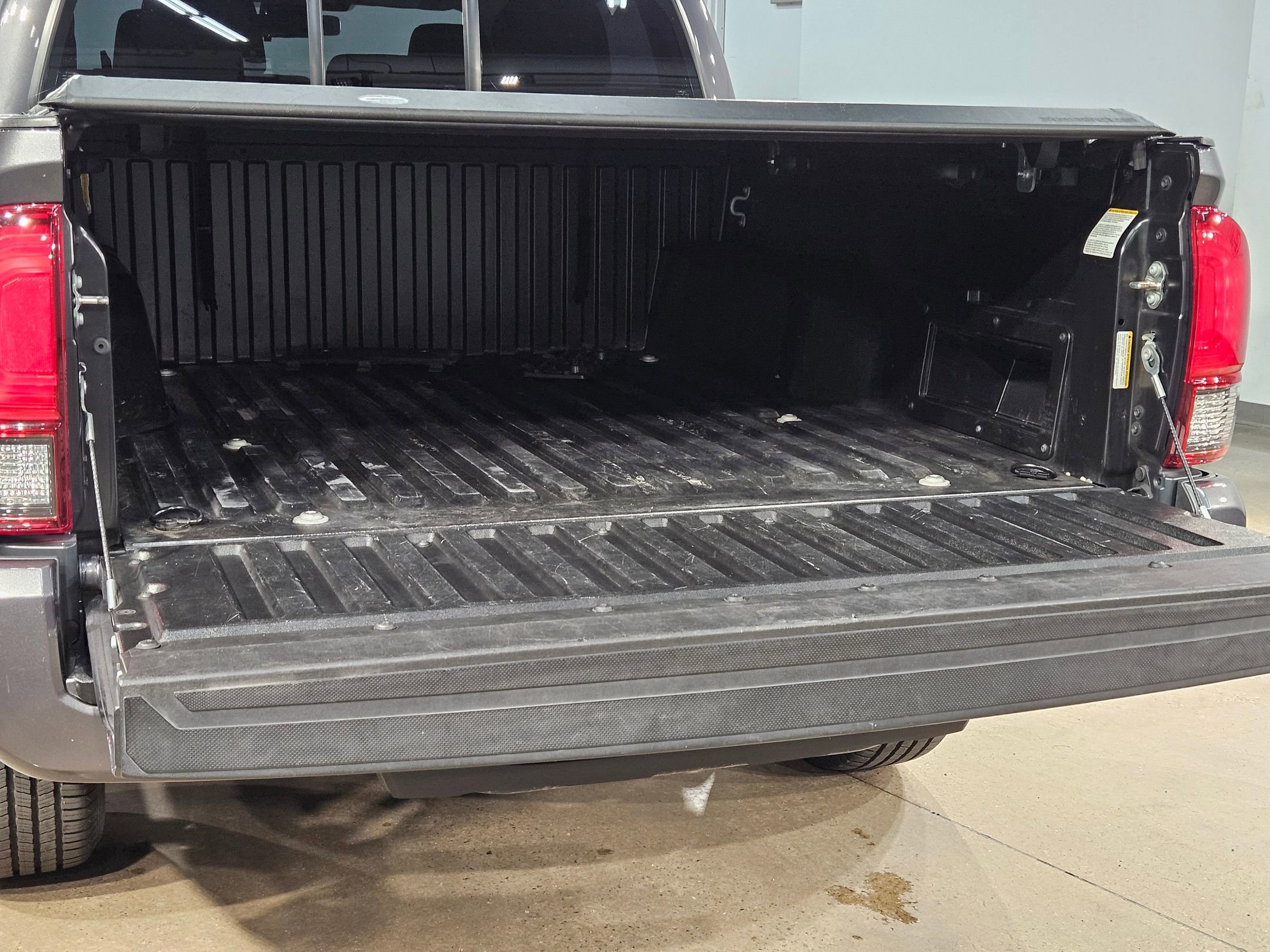 Used 2018 Toyota Tacoma SR w/ SR Convenience Package RWD image 18