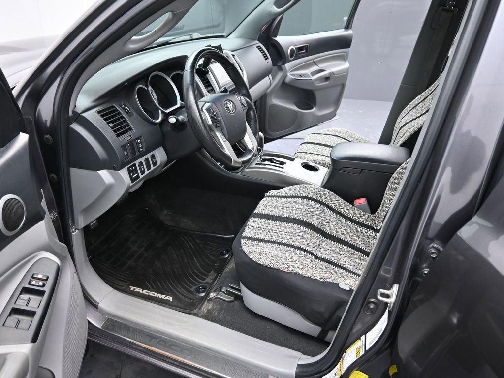 Used 2015 Toyota Tacoma Base image 11