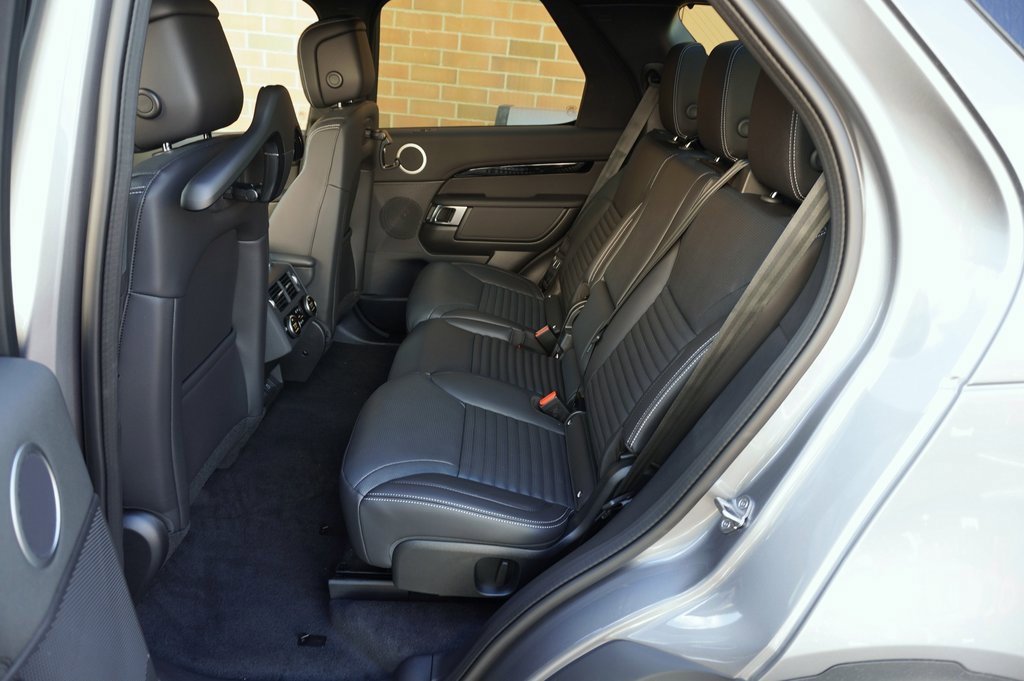 New 2025 Land Rover Discovery S image 30